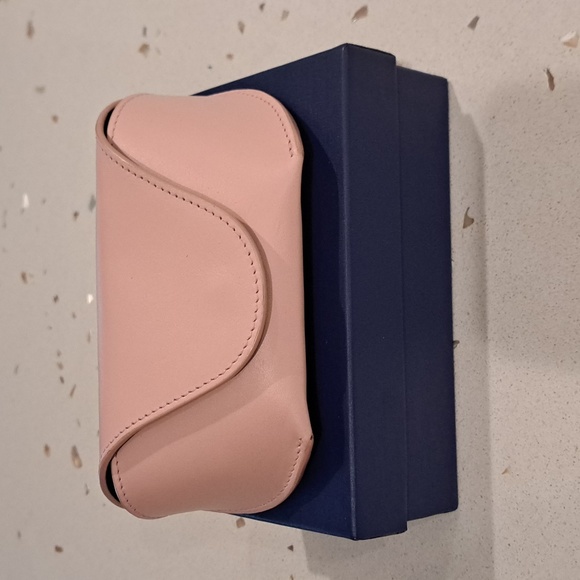 ROYCE New York Accessories - NIB Royce leather sunglass case